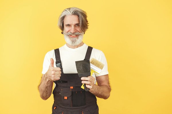 Déménager avec un chat âgé : les conseils essentiels pour une transition sans stress !